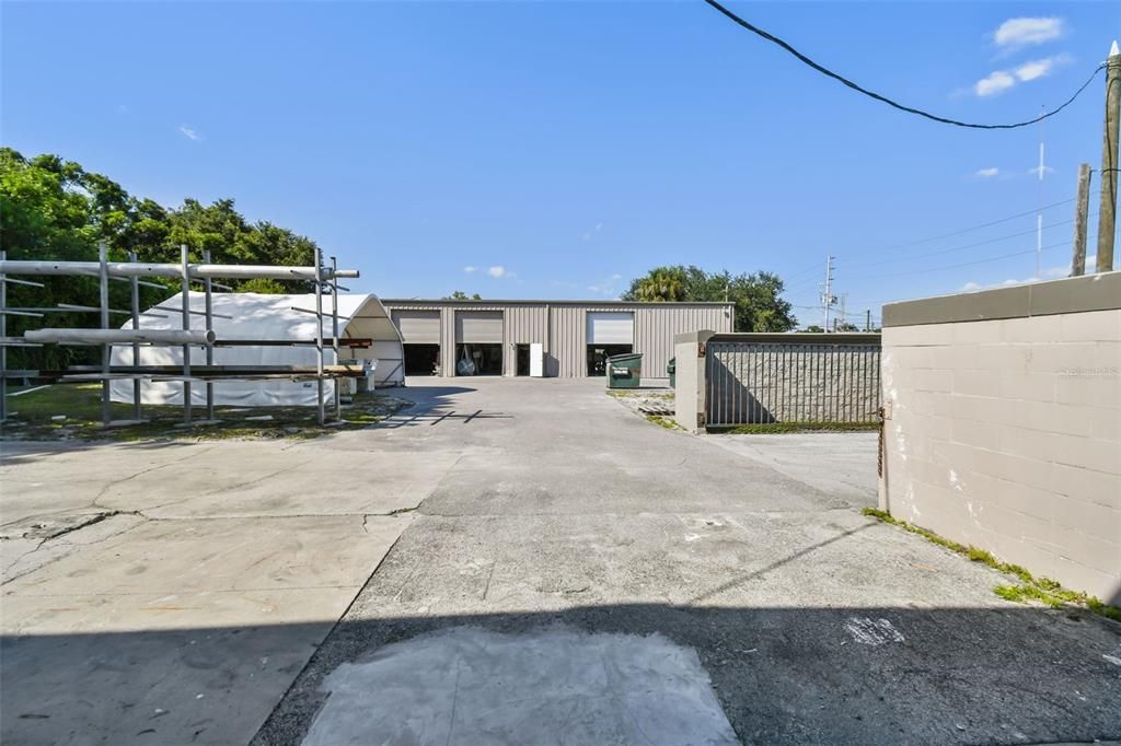 合同活跃: $2,500,000 (0 贝兹, 0 浴室, 12010 平方英尺)