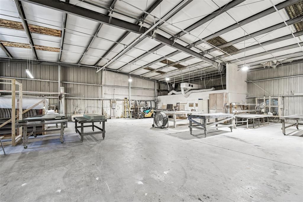 合同活跃: $2,500,000 (0 贝兹, 0 浴室, 12010 平方英尺)