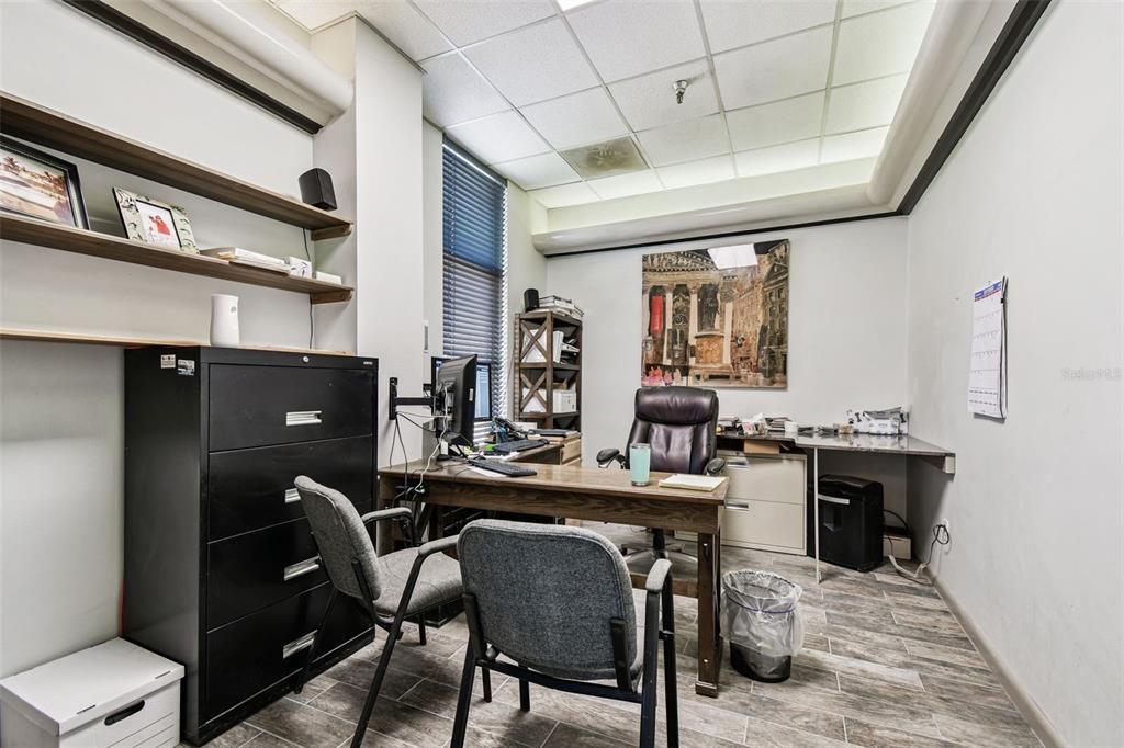 合同活跃: $2,500,000 (0 贝兹, 0 浴室, 12010 平方英尺)