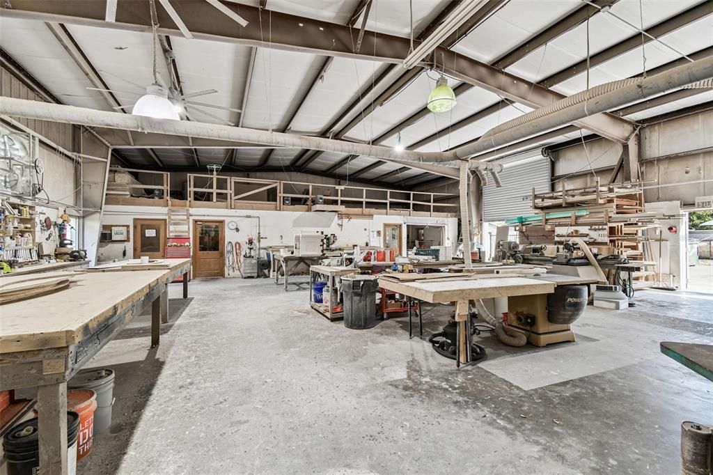 合同活跃: $2,500,000 (0 贝兹, 0 浴室, 12010 平方英尺)