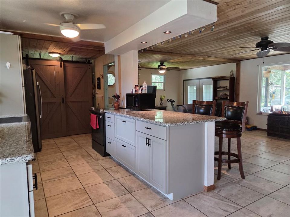 En Venta: $259,000 (3 camas, 2 baños, 1275 Pies cuadrados)