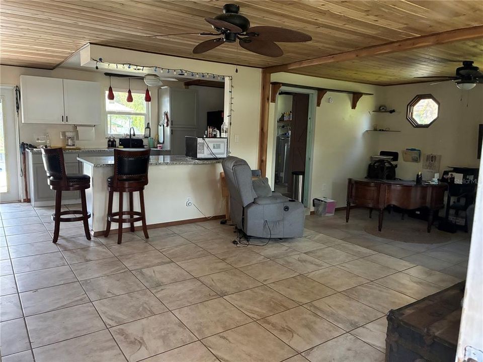 En Venta: $259,000 (3 camas, 2 baños, 1275 Pies cuadrados)