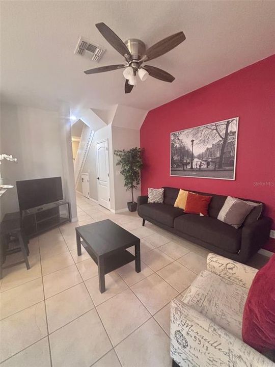 Active With Contract: $1,895 (4 beds, 2 baths, 1400 Square Feet)