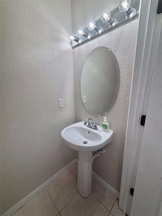 Active With Contract: $1,895 (4 beds, 2 baths, 1400 Square Feet)