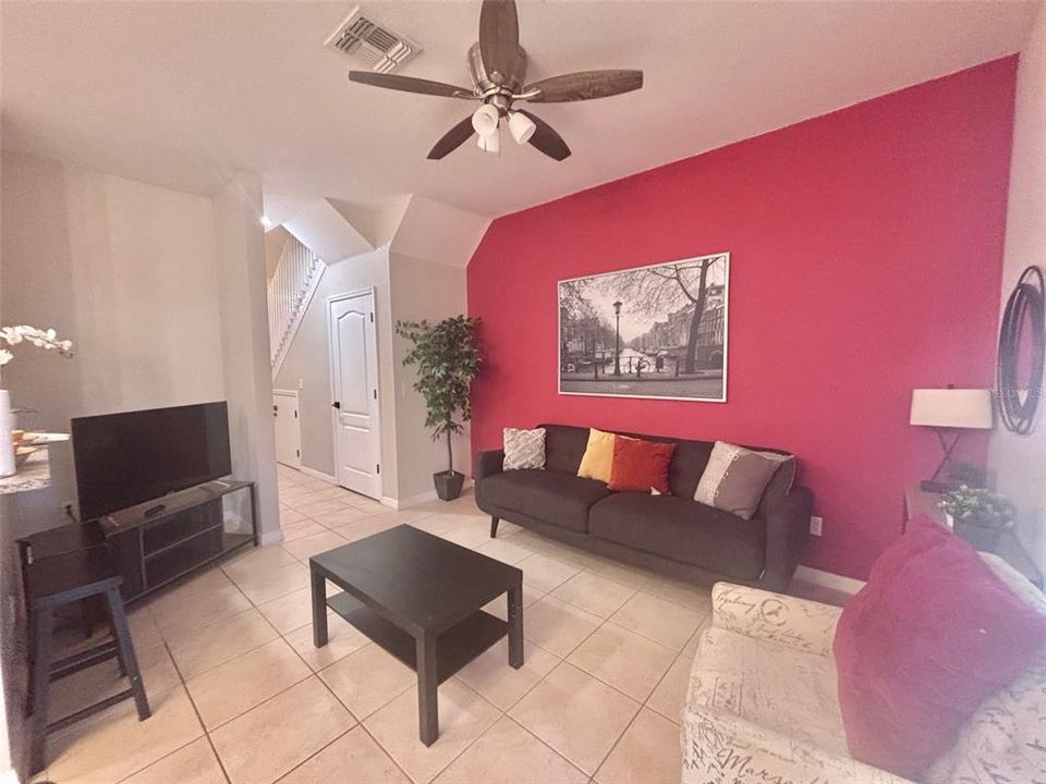 Active With Contract: $1,895 (4 beds, 2 baths, 1400 Square Feet)