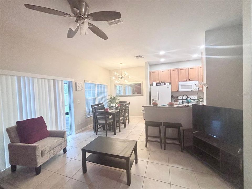 Active With Contract: $1,895 (4 beds, 2 baths, 1400 Square Feet)