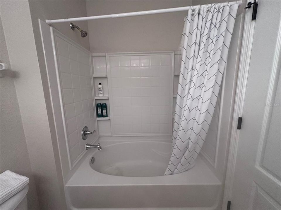 Active With Contract: $1,895 (4 beds, 2 baths, 1400 Square Feet)