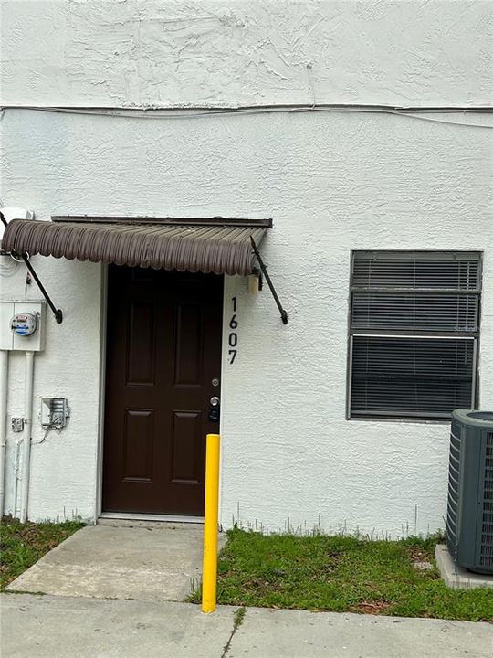 Recently Rented: $1,200 (2 beds, 1 baths, 1300 Square Feet)