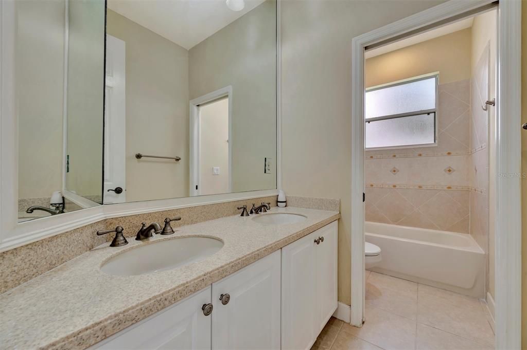 For Rent: $2,885 (4 beds, 2 baths, 2266 Square Feet)