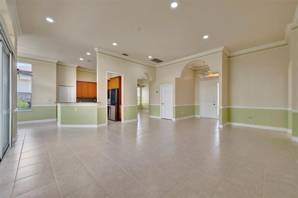 For Rent: $2,885 (4 beds, 2 baths, 2266 Square Feet)