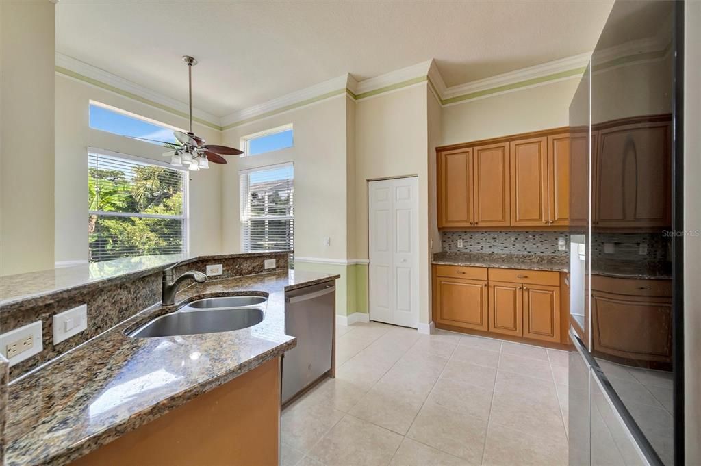 For Rent: $2,885 (4 beds, 2 baths, 2266 Square Feet)