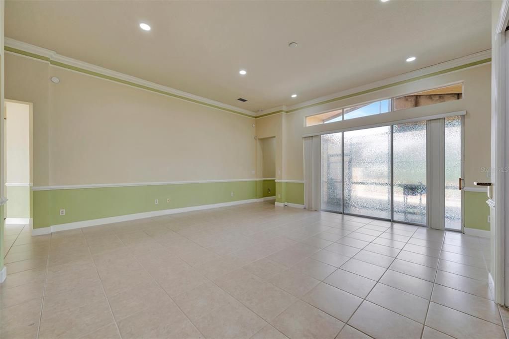 For Rent: $2,885 (4 beds, 2 baths, 2266 Square Feet)