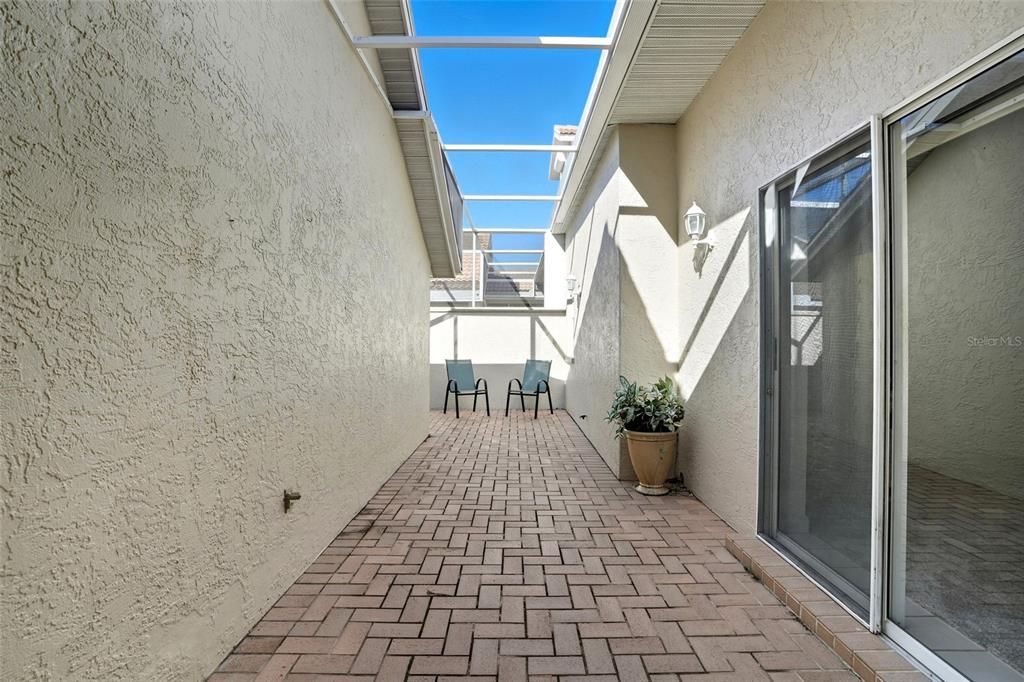 Active With Contract: $419,000 (3 beds, 2 baths, 2224 Square Feet)