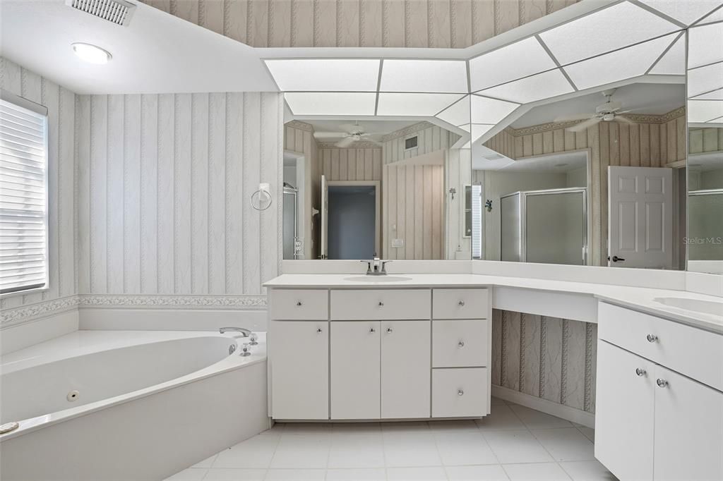 Active With Contract: $419,000 (3 beds, 2 baths, 2224 Square Feet)