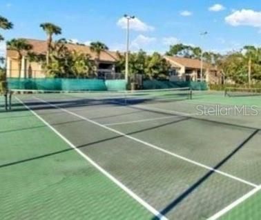 Active With Contract: $2,000 (3 beds, 2 baths, 1272 Square Feet)