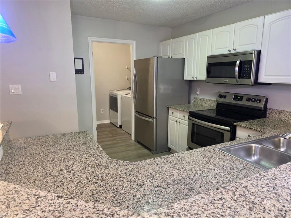 Active With Contract: $2,000 (3 beds, 2 baths, 1272 Square Feet)