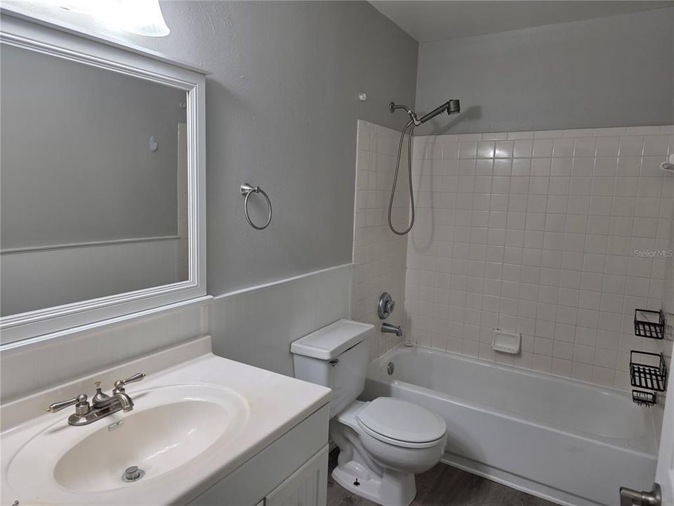 Active With Contract: $2,000 (3 beds, 2 baths, 1272 Square Feet)