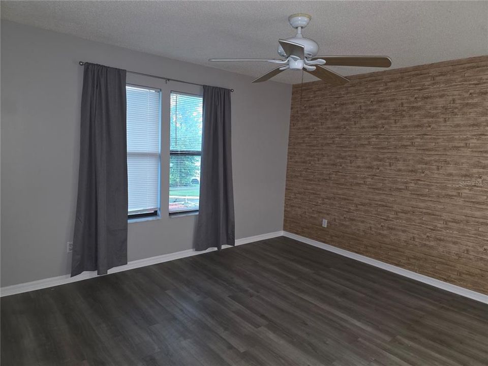 Active With Contract: $2,000 (3 beds, 2 baths, 1272 Square Feet)