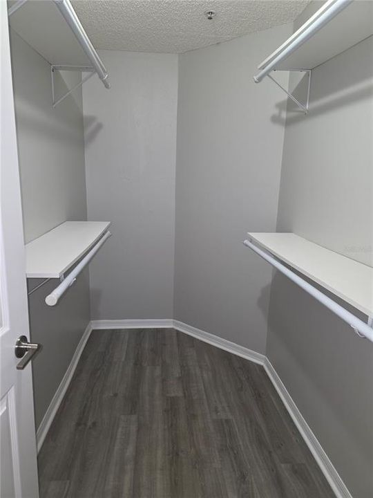 Active With Contract: $2,000 (3 beds, 2 baths, 1272 Square Feet)