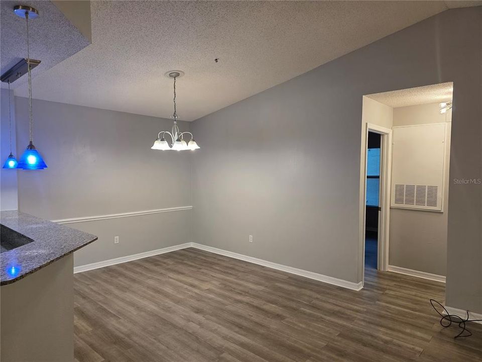 Active With Contract: $2,000 (3 beds, 2 baths, 1272 Square Feet)