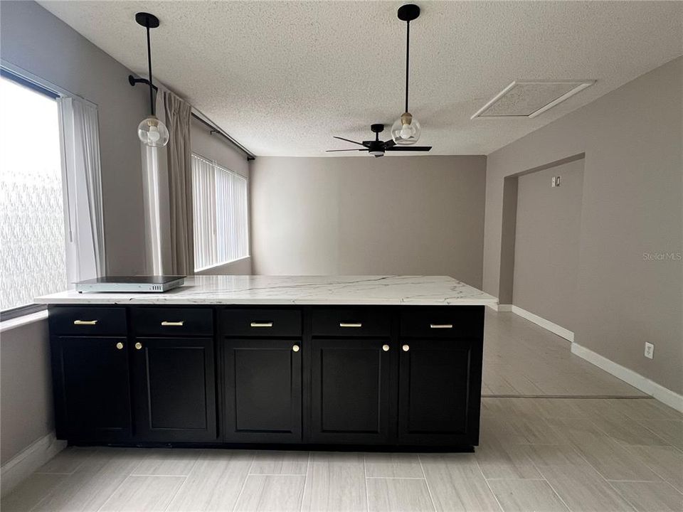 出租: $1,200 (1 贝兹, 1 浴室, 1000 平方英尺)