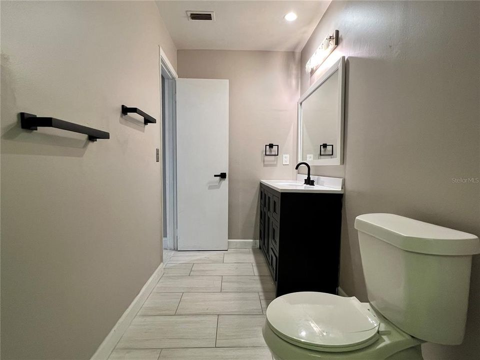 出租: $1,200 (1 贝兹, 1 浴室, 1000 平方英尺)