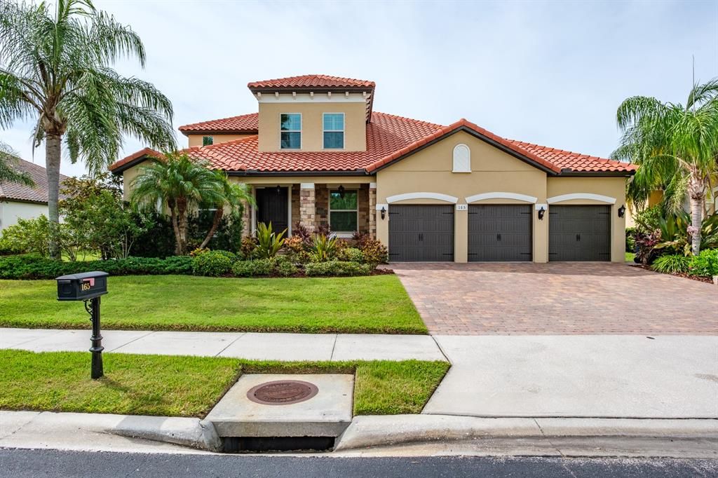 En Venta: $1,324,900 (5 camas, 4 baños, 3945 Pies cuadrados)