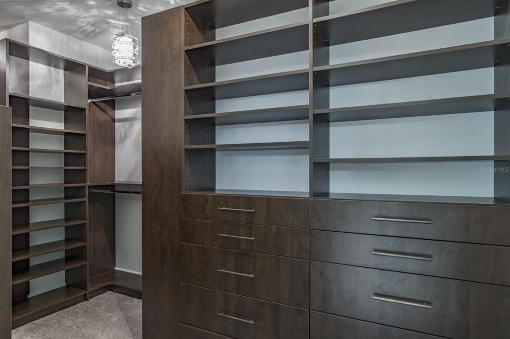 En Venta: $1,324,900 (5 camas, 4 baños, 3945 Pies cuadrados)