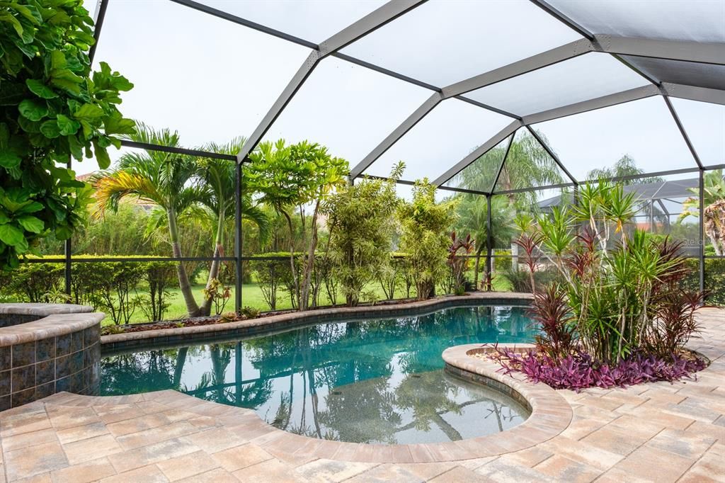 En Venta: $1,324,900 (5 camas, 4 baños, 3945 Pies cuadrados)