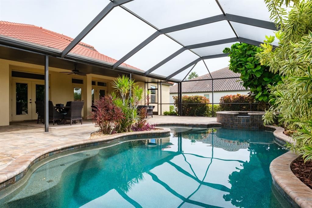 En Venta: $1,324,900 (5 camas, 4 baños, 3945 Pies cuadrados)