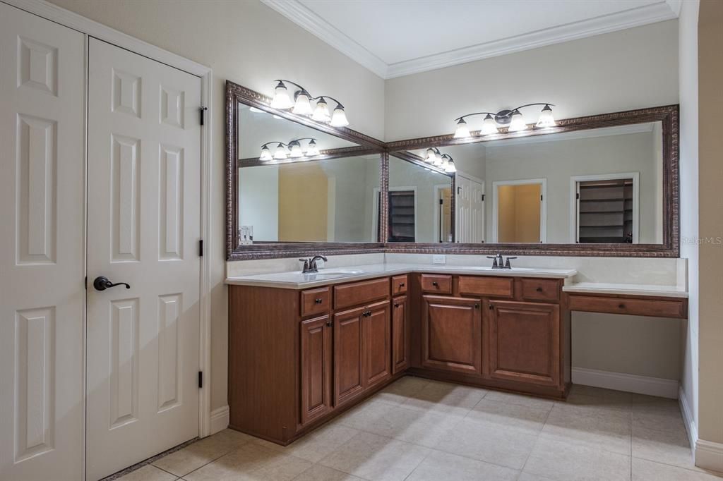 En Venta: $1,324,900 (5 camas, 4 baños, 3945 Pies cuadrados)