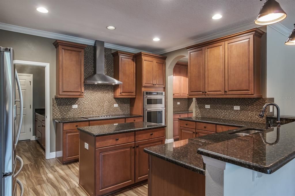 En Venta: $1,324,900 (5 camas, 4 baños, 3945 Pies cuadrados)