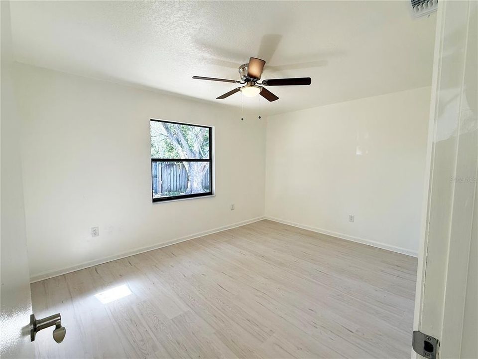 待售: $330,000 (2 贝兹, 2 浴室, 1152 平方英尺)