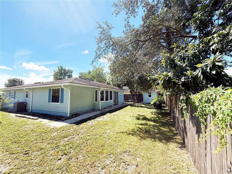 待售: $330,000 (2 贝兹, 2 浴室, 1152 平方英尺)