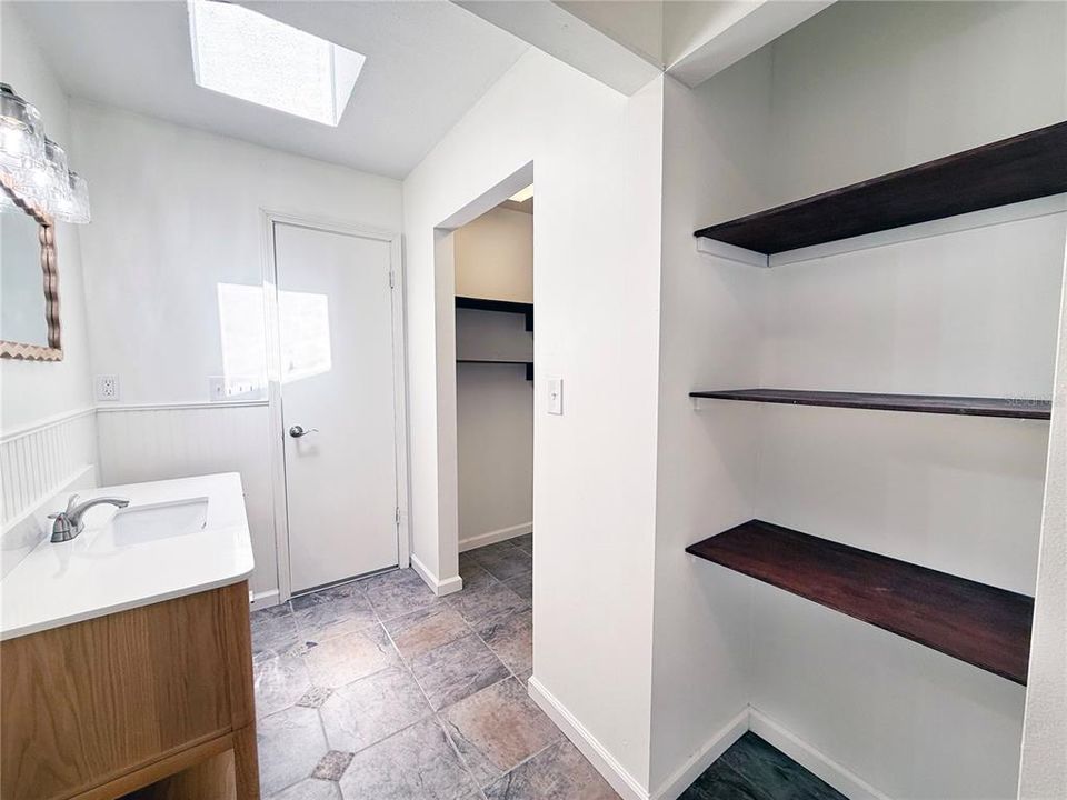 待售: $330,000 (2 贝兹, 2 浴室, 1152 平方英尺)