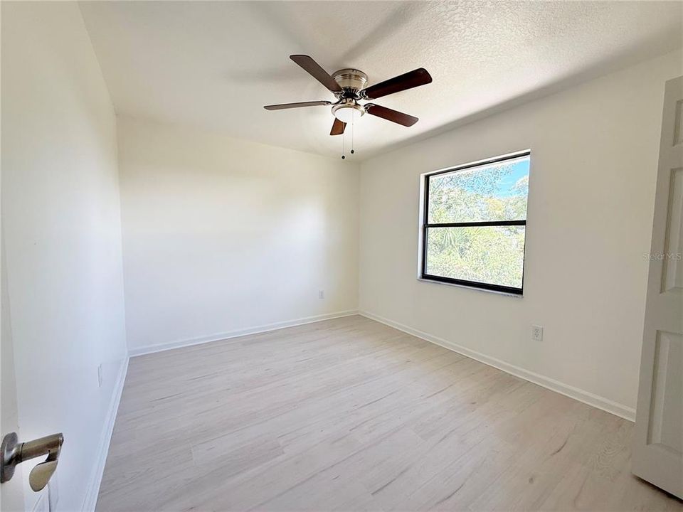 待售: $330,000 (2 贝兹, 2 浴室, 1152 平方英尺)