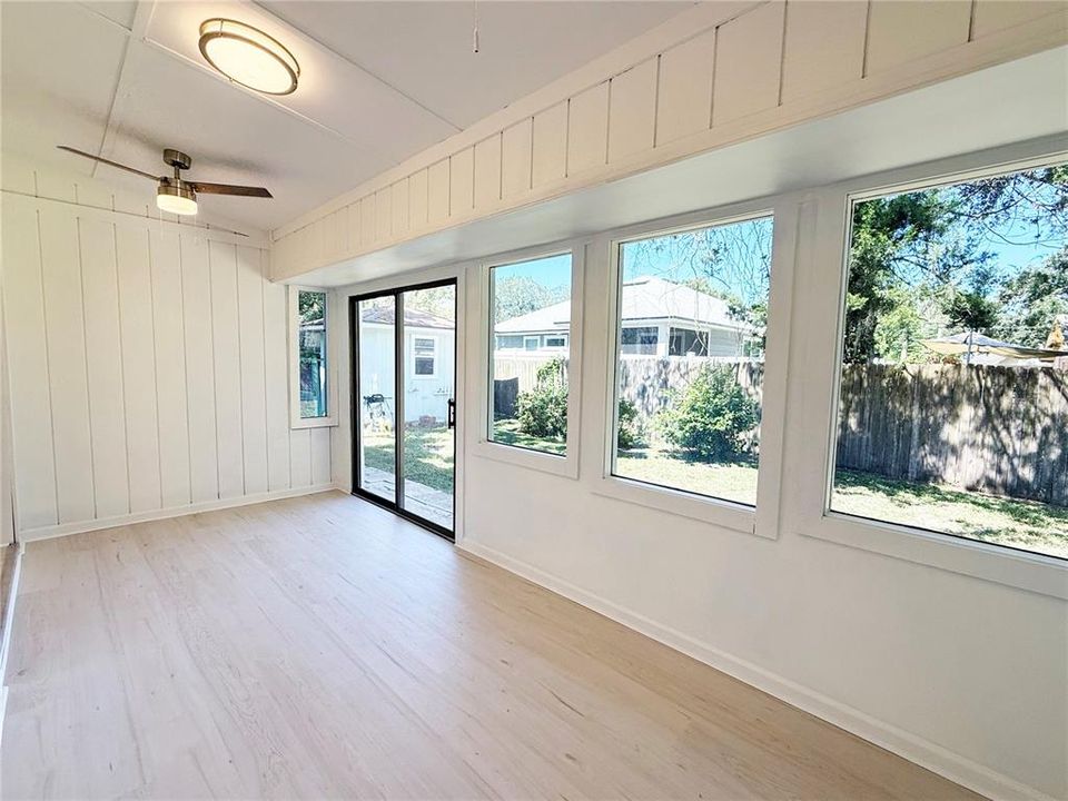 待售: $330,000 (2 贝兹, 2 浴室, 1152 平方英尺)