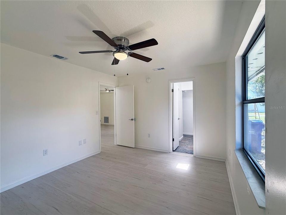 待售: $330,000 (2 贝兹, 2 浴室, 1152 平方英尺)