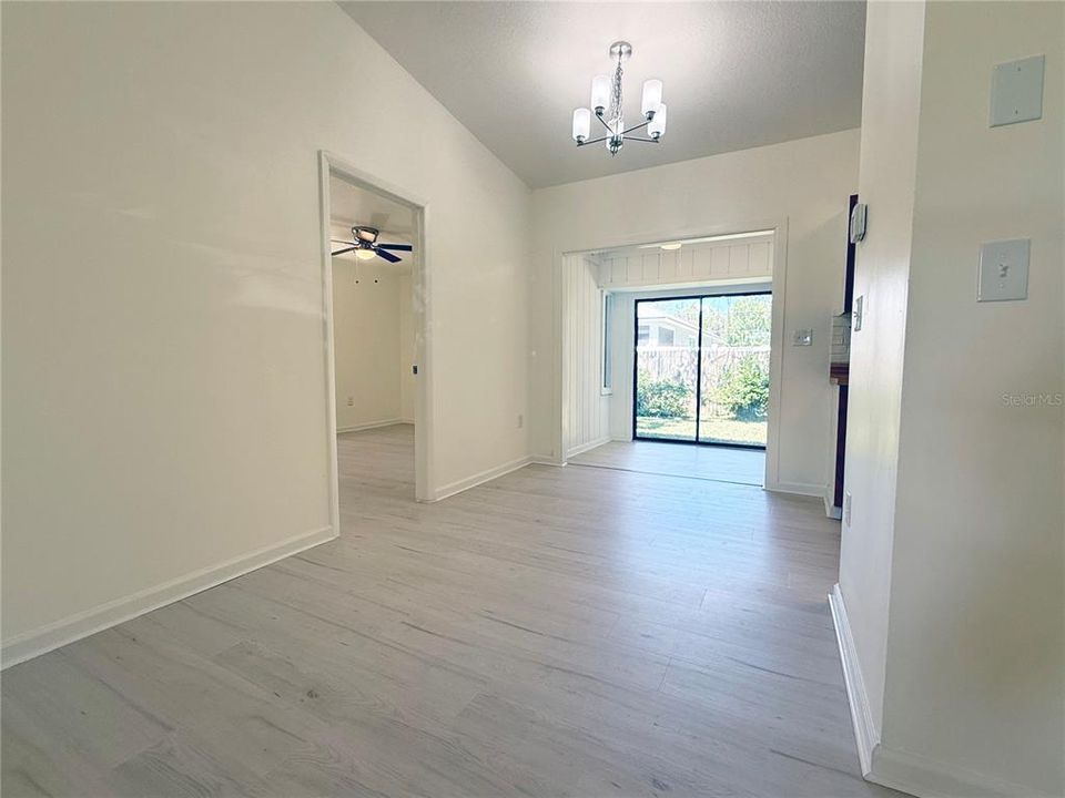 待售: $330,000 (2 贝兹, 2 浴室, 1152 平方英尺)