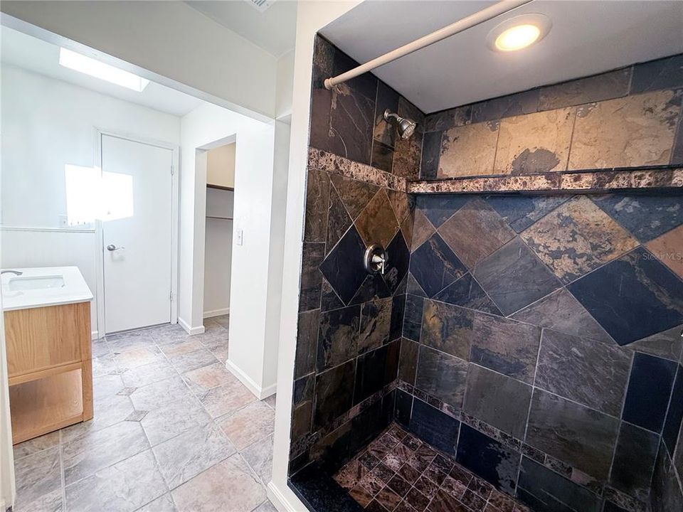 待售: $330,000 (2 贝兹, 2 浴室, 1152 平方英尺)