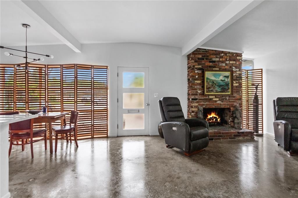 待售: $599,900 (1 贝兹, 1 浴室, 1251 平方英尺)