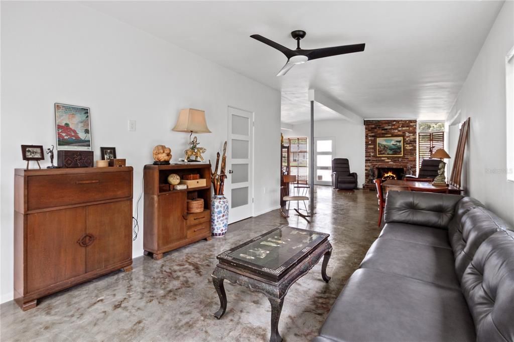 待售: $599,900 (1 贝兹, 1 浴室, 1251 平方英尺)