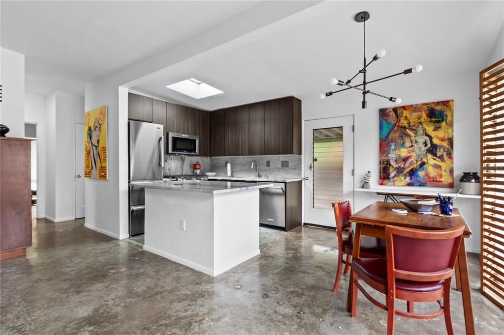 待售: $599,900 (1 贝兹, 1 浴室, 1251 平方英尺)