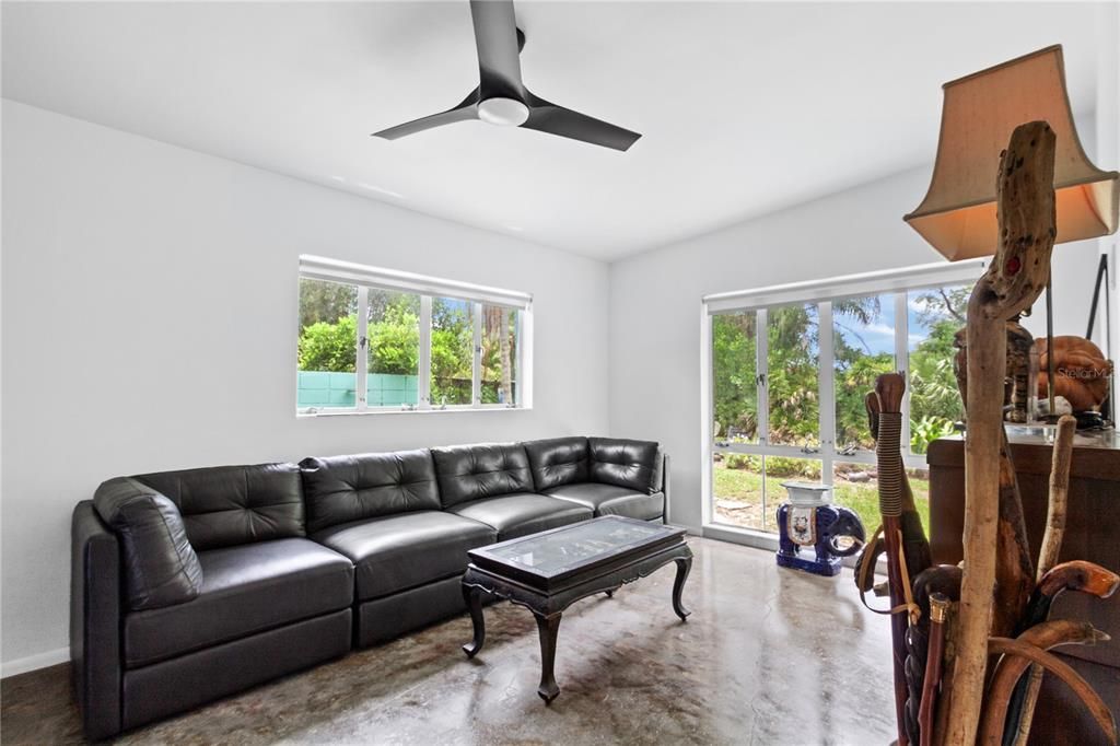 待售: $599,900 (1 贝兹, 1 浴室, 1251 平方英尺)