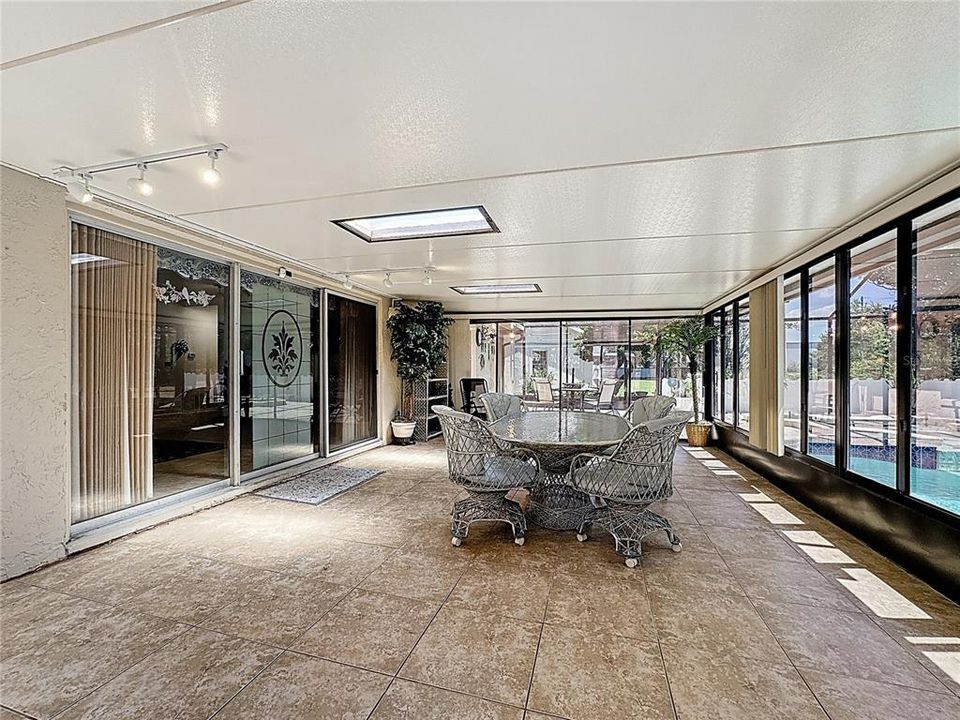 Activo con contrato: $412,000 (3 camas, 2 baños, 1460 Pies cuadrados)