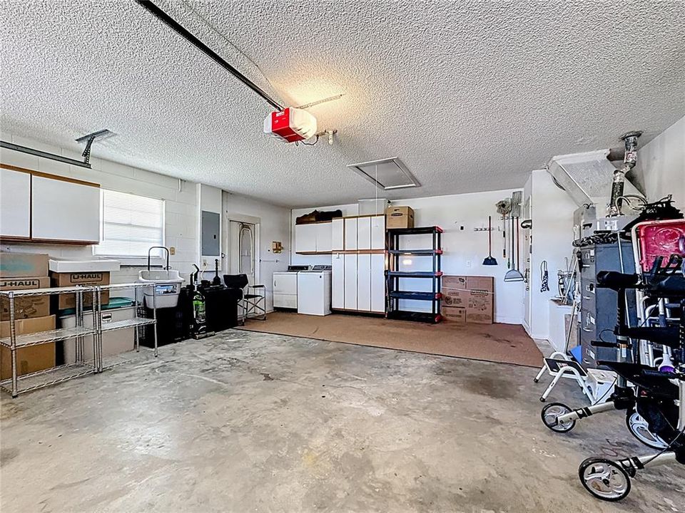 Activo con contrato: $412,000 (3 camas, 2 baños, 1460 Pies cuadrados)