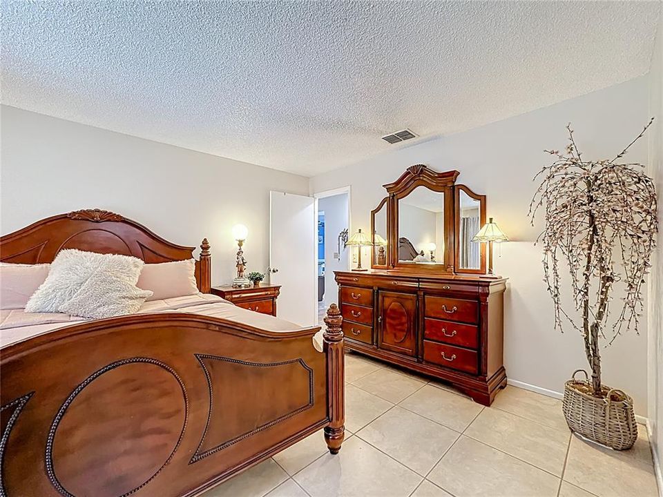 Activo con contrato: $412,000 (3 camas, 2 baños, 1460 Pies cuadrados)