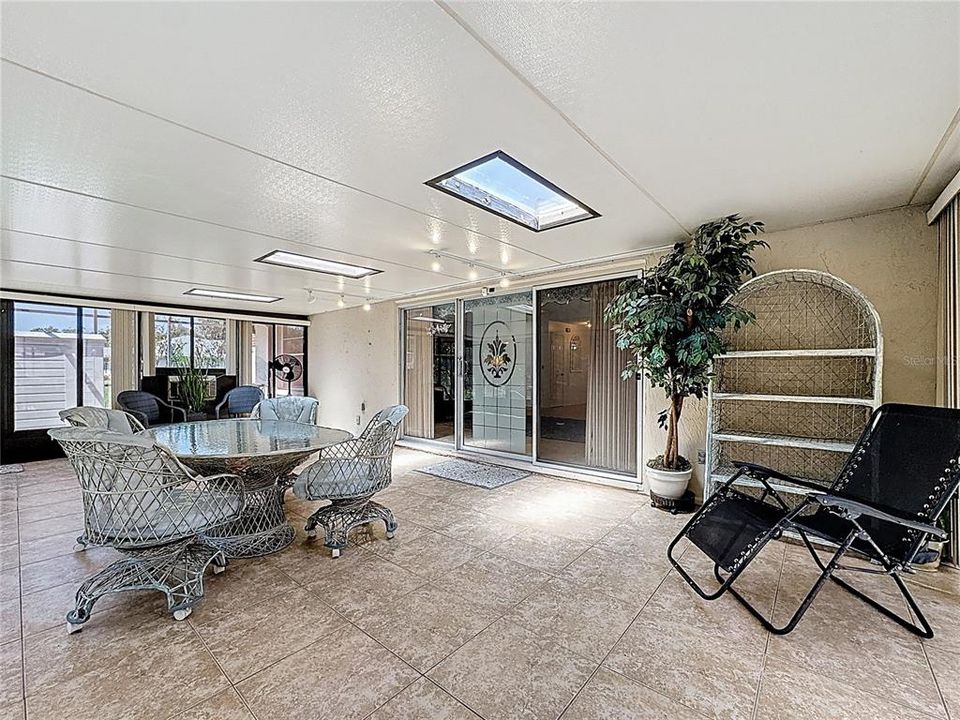 Activo con contrato: $412,000 (3 camas, 2 baños, 1460 Pies cuadrados)