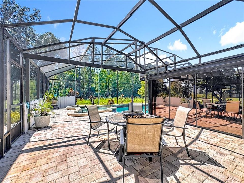 Activo con contrato: $412,000 (3 camas, 2 baños, 1460 Pies cuadrados)