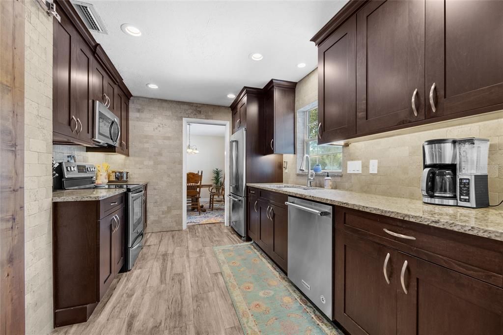 На продажу: $525,000 (5 спален, 2 ванн, 2398 Квадратных фут)